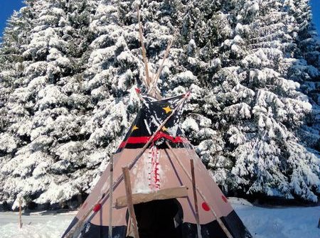 Soirée raquettes et repas sous tipi indien - La Vache qui Ride